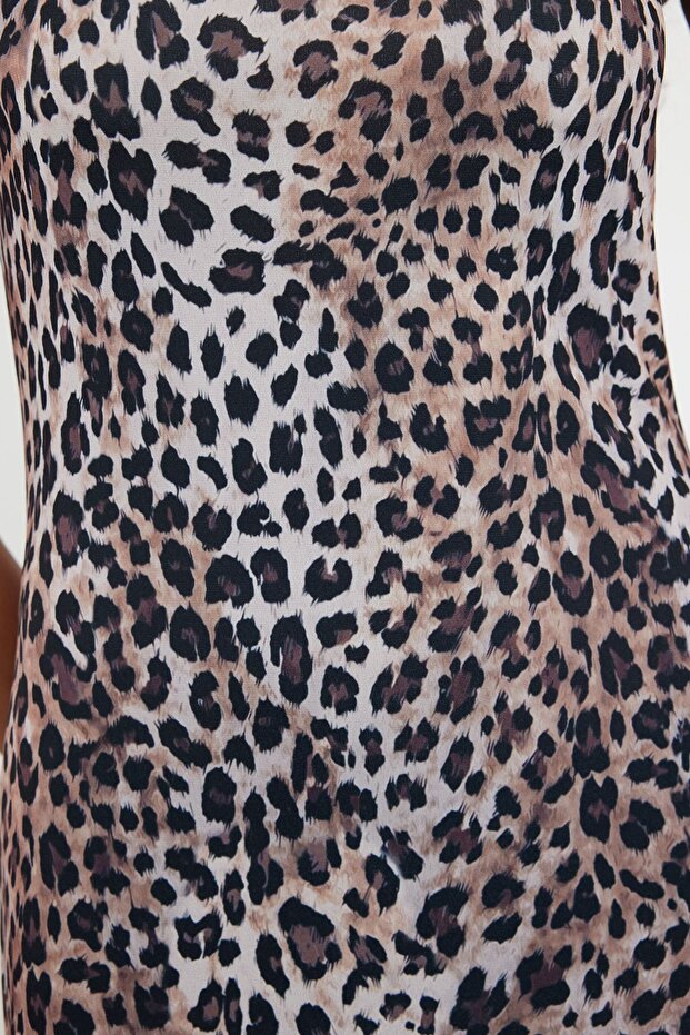 Kahverengi Leopar Desenli Bodycone/Vücuda Oturan Askılı Örme Maxi Elbise TWOSS23EL02435 - 4