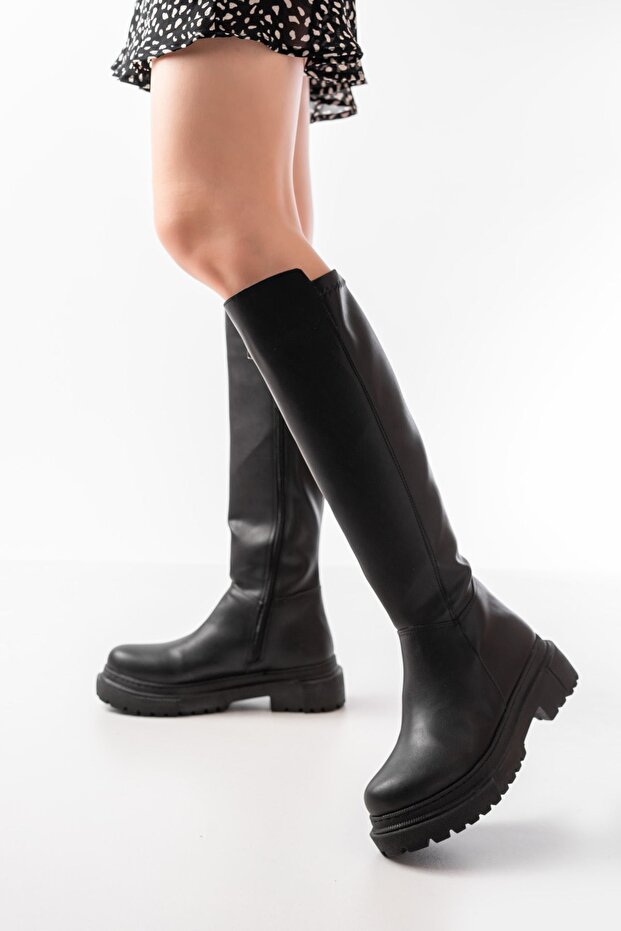 812-300 Black Zippered Daily Women's Boots