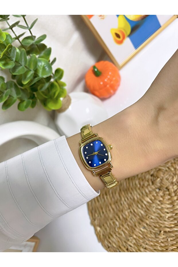 Women's Wrist Watch with Zircon Stone Details
