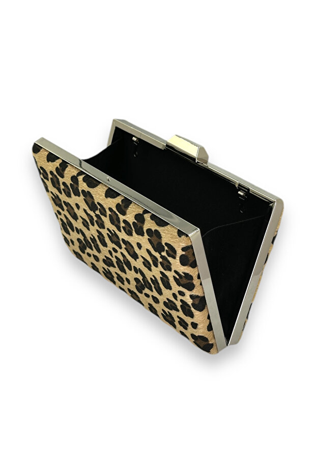 حقيبة سهرة مستوردة بنقشة الفهد مع ريش - 5