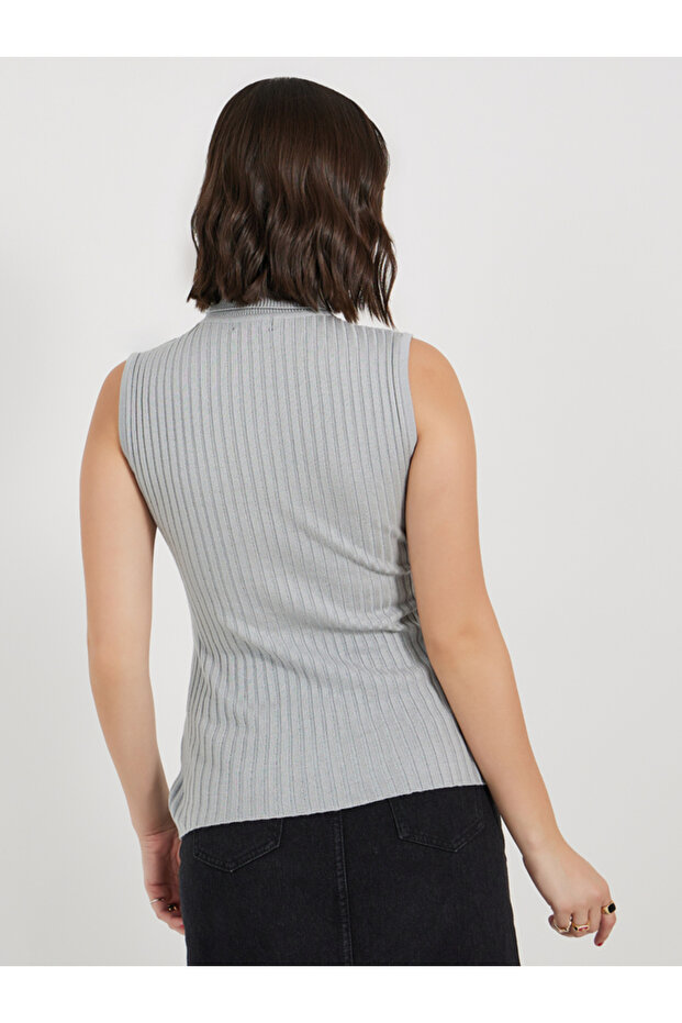 سترة ذات رقبة مدورة وطول عادي - 4