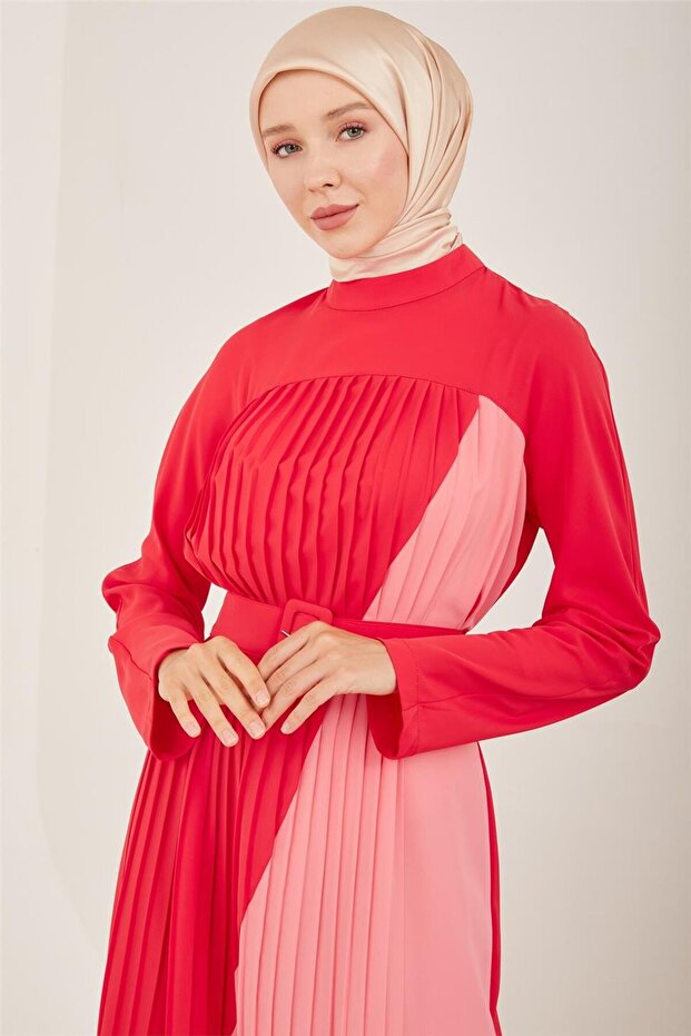 Two-Color Pleated Dress 23Y9675 Cherry