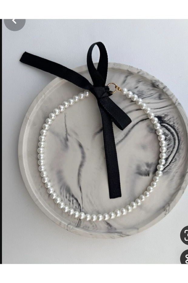 White Pearl Design Necklace with Pearl Ribbon