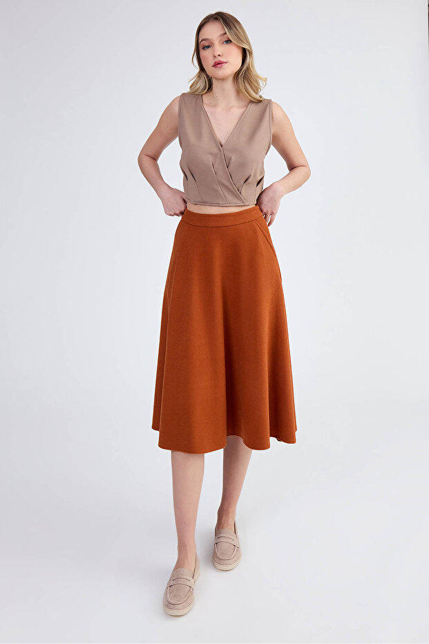 بلوزة مشروط بأكمام قصيرة ورقبة على شكل حرف V - 2