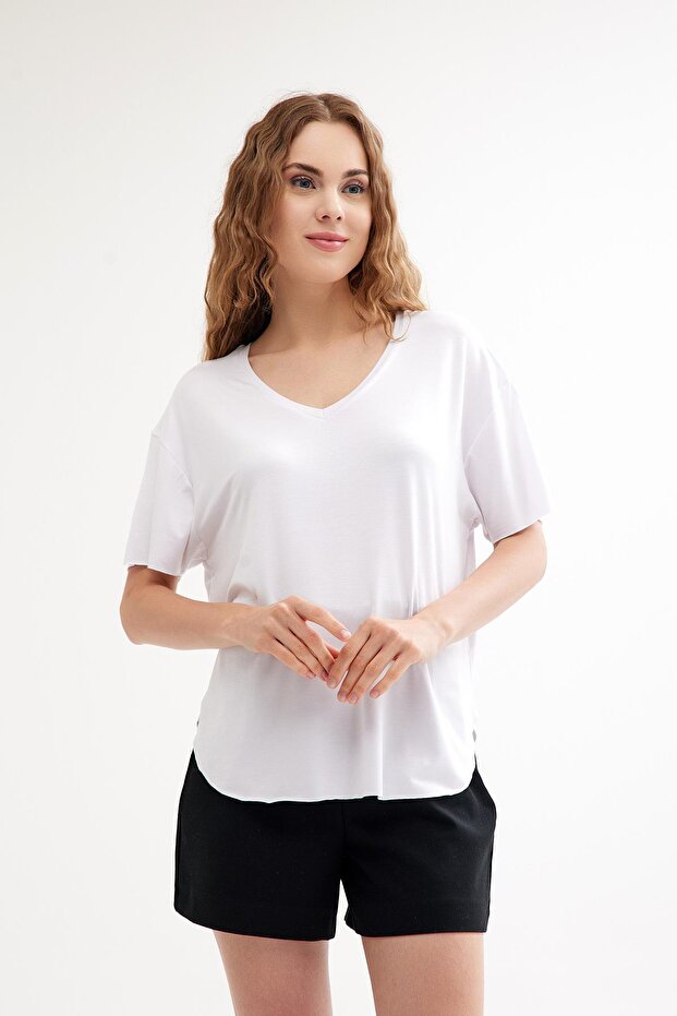 V Yaka Basic Viskon Karışımlı Yırtmaç Detaylı Tişört - 4