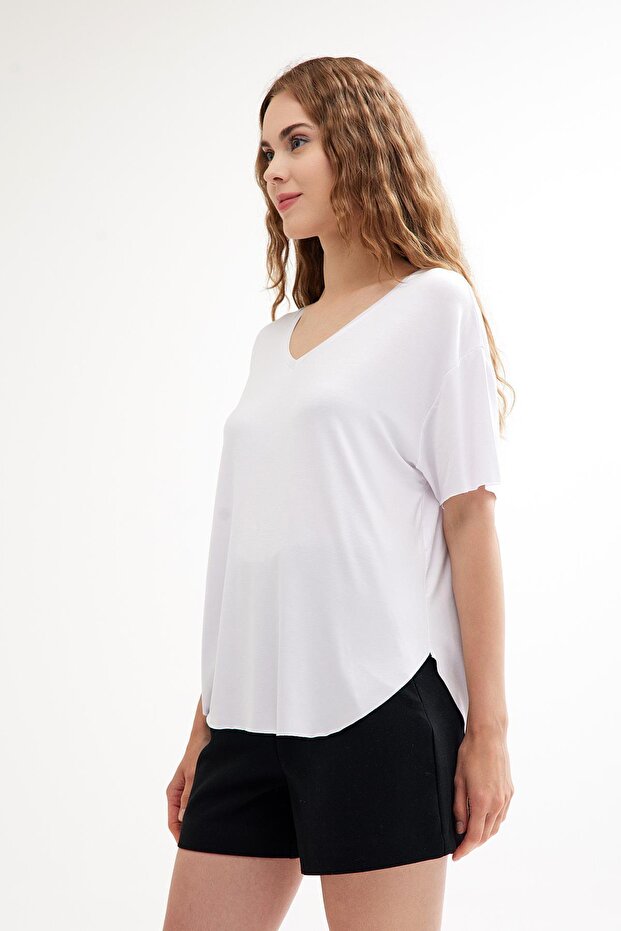 V Yaka Basic Viskon Karışımlı Yırtmaç Detaylı Tişört - 8