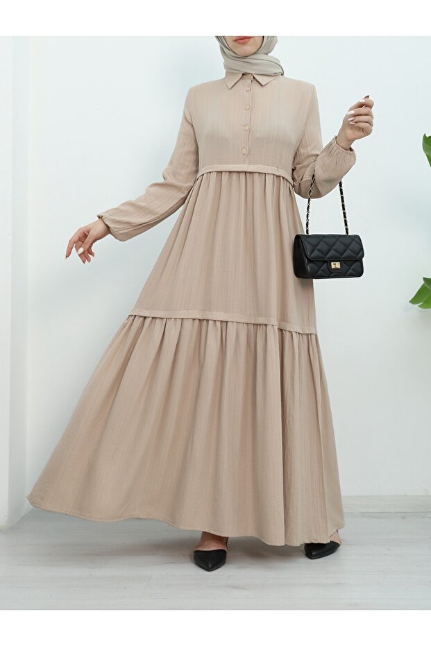 Kleid mit halbem Knopfärmel und elastischem Material – Beige - 1