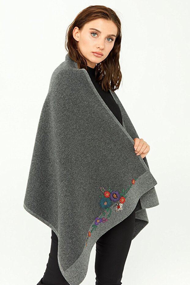 Women's Floral Embroidered Knitwear Shawl Smoked