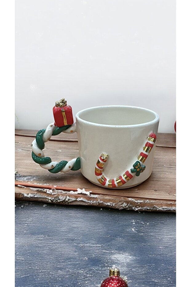 كوب قهوة منقوش بنقوش بارزة - 3