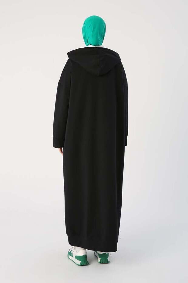 فستان أسود محبوك أساسي بغطاء للرأس مقاس كبير - 4