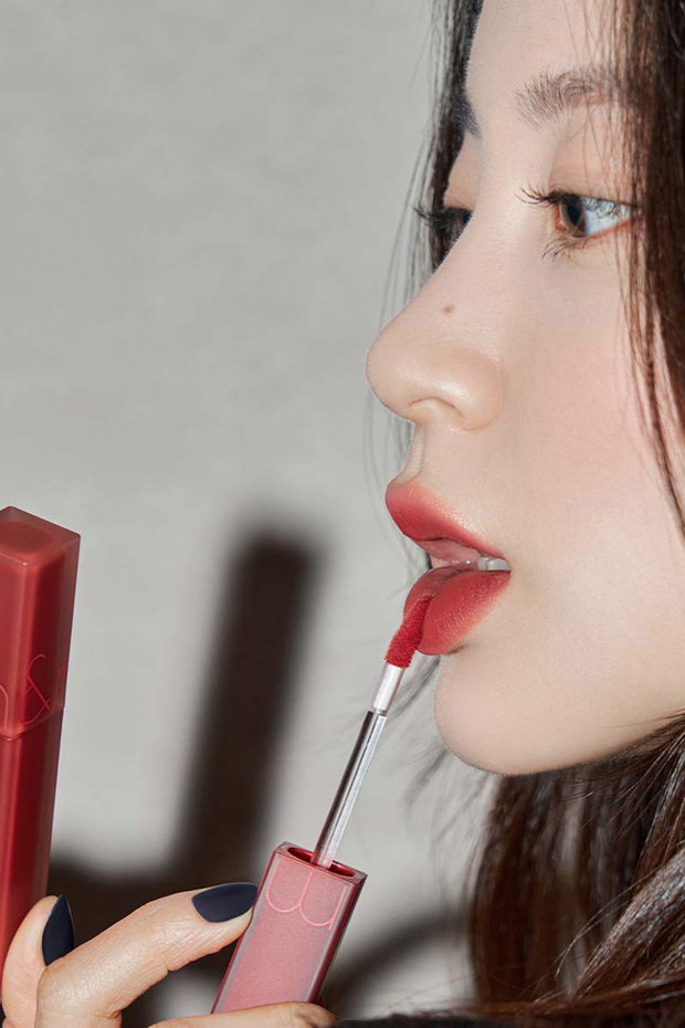 Blur Fudge Tint - 03 Musky for a Matte and Smooth Look - 4