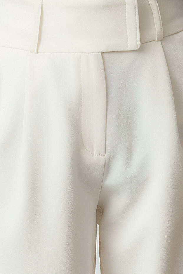 Beyaz Bel Detaylı Straight/Düz Kesim Dokuma Kumaş Pantolon TWOAW25PL00038 - 4