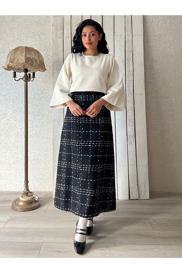 Long Black Color Tweed Skirt