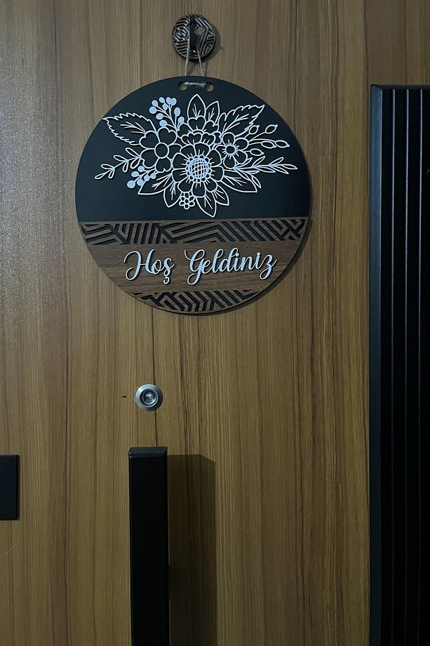 Kapı Süsü- Hoş Geldiniz Tabelası - Zarif Çiçek Detaylı Ahşap Kapı Süsü - 4