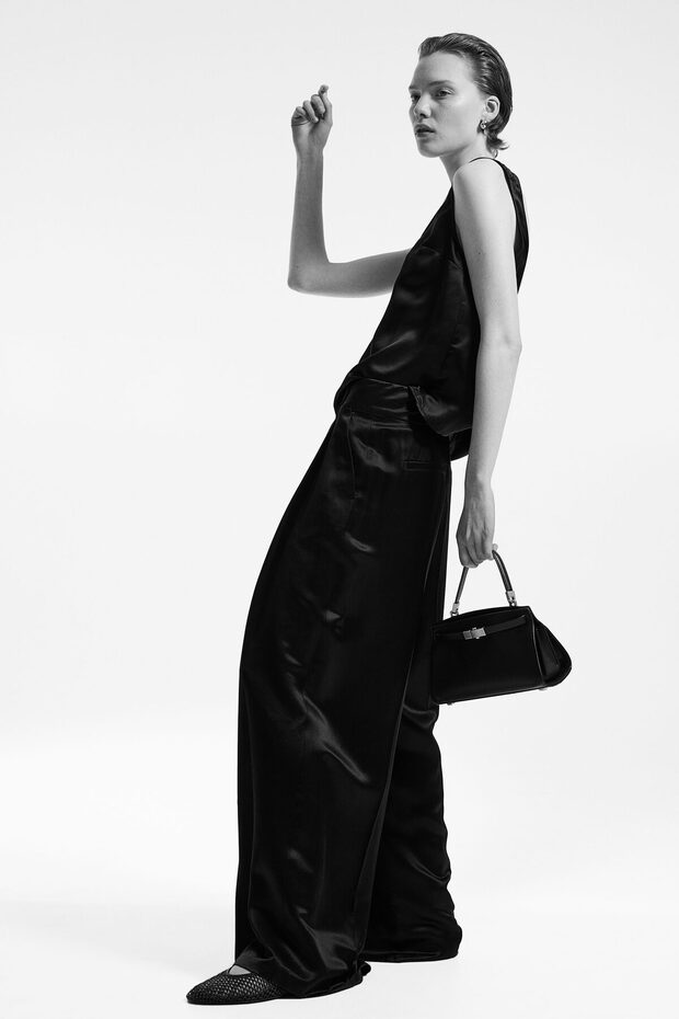 İpek Karışımlı Kolsuz Üst - 1