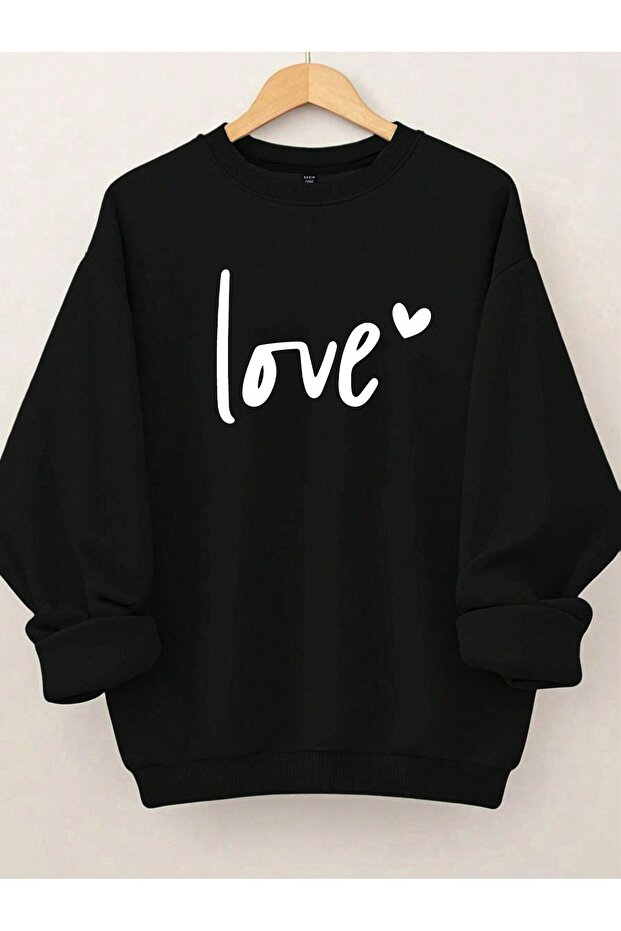 سويت شيرت نسائي برقبة دائرية مطبوع عليه Love