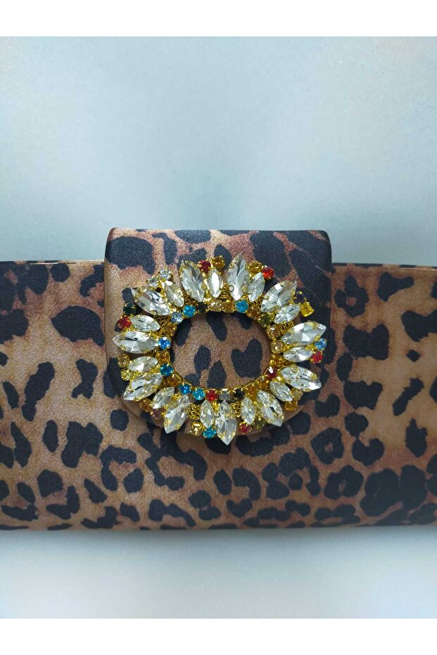 حقيبة فستان سهرة صغيرة من الساتان بنمط الفهد الذهبي - 3