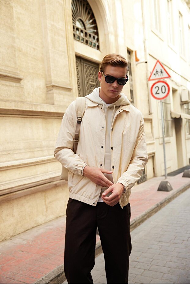 سترة معطف المظلة للرجال باللون البيج - 4