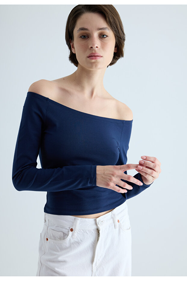 Women's Boat Neck Navy Blue Body