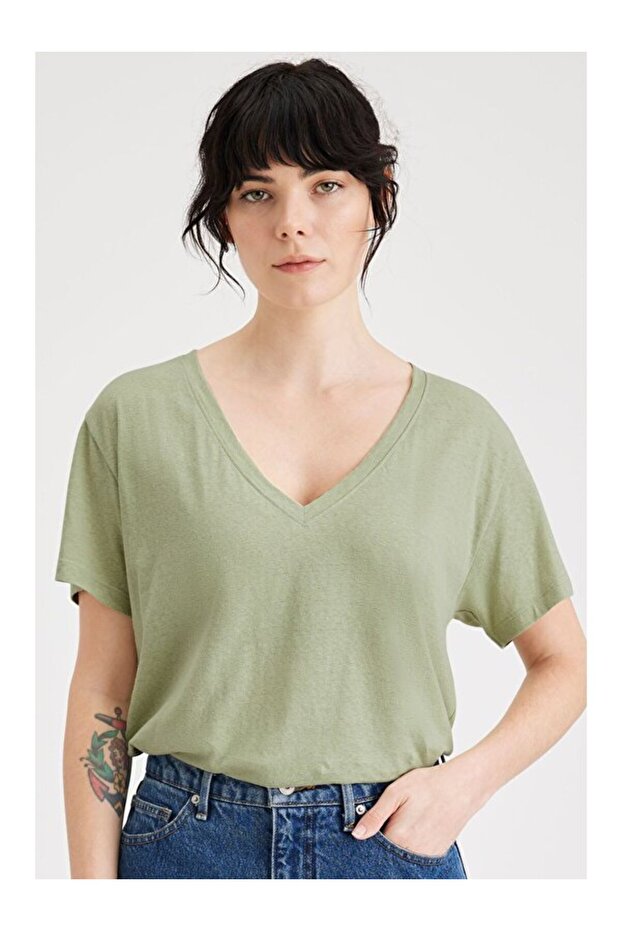 Derin V Yaka Tişört - 1