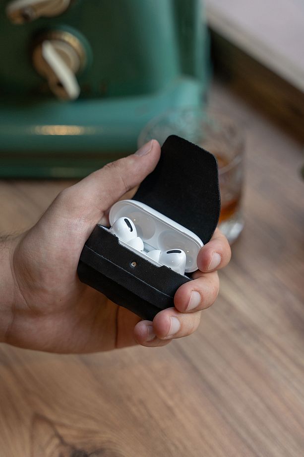 Minimal X Airpods Pro Kılıf - Siyah - El Yapımı & Gerçek Deri - Minimalist Tasarım - 4