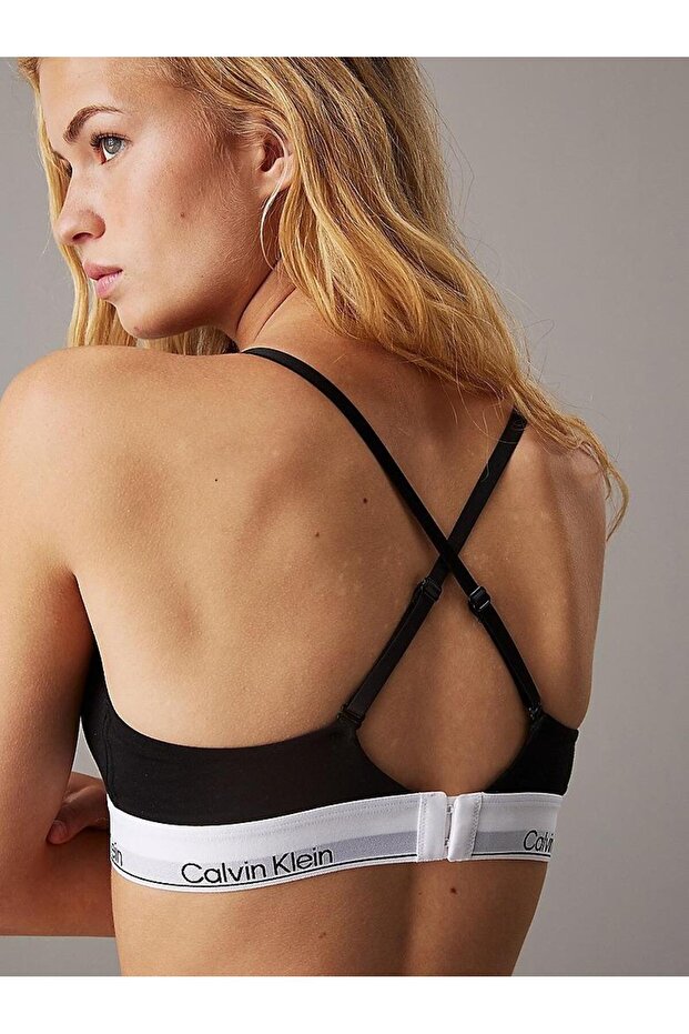 LIGHTLY LINED TRIANGLE - 5