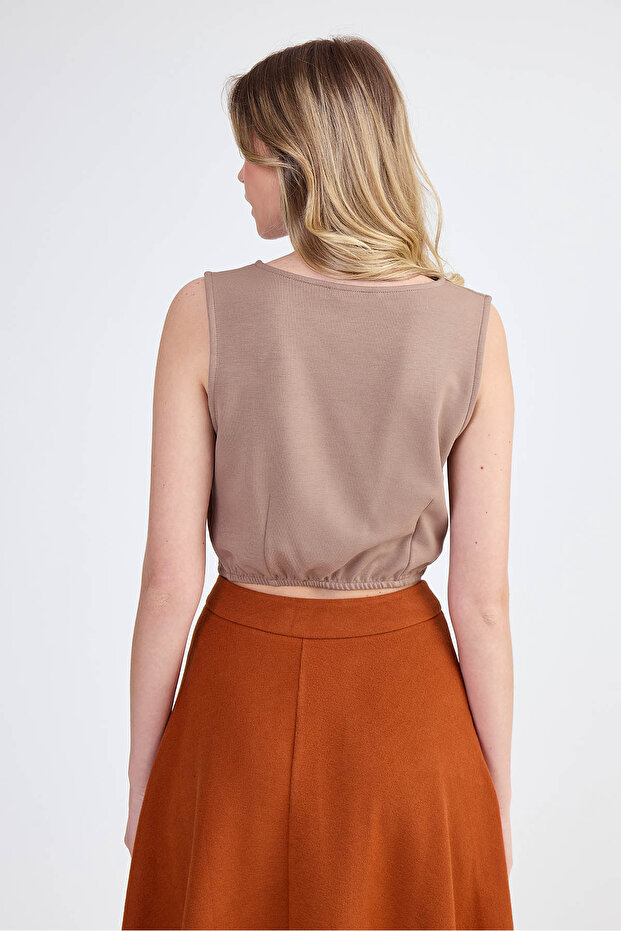 بلوزة مشروط بأكمام قصيرة ورقبة على شكل حرف V - 5