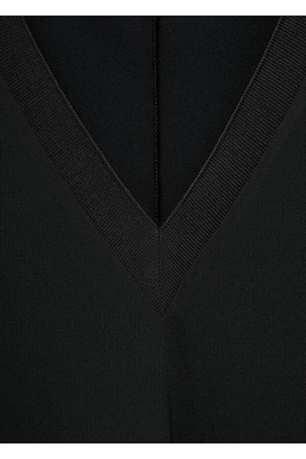 V Yakalı Tişört - 6