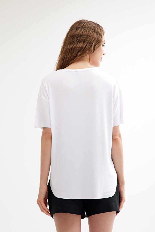 تي شيرت أساسي من القطن بفتحة رقبة على شكل حرف V - 5