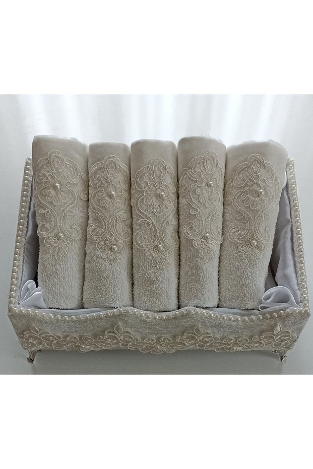 Footed Velvet Guipure Pearl Towel Holder and 5 Pieces of 30*50 cm Cotton Guipure Towels Gift