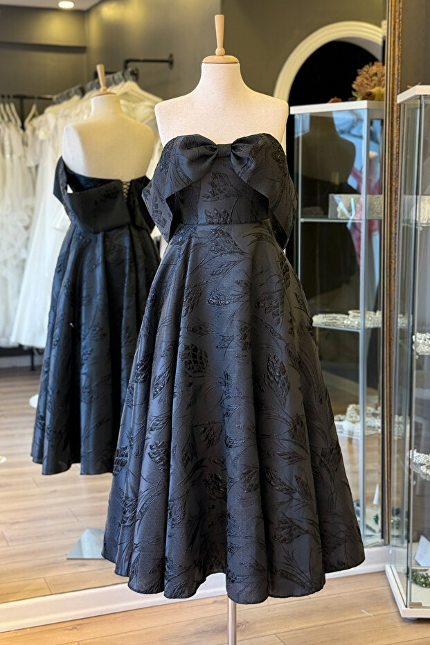 Siyah Düşük Kol Desenli Brokar Kumaş Midi Boy Abiye Ve Gece Elbisesi - 3