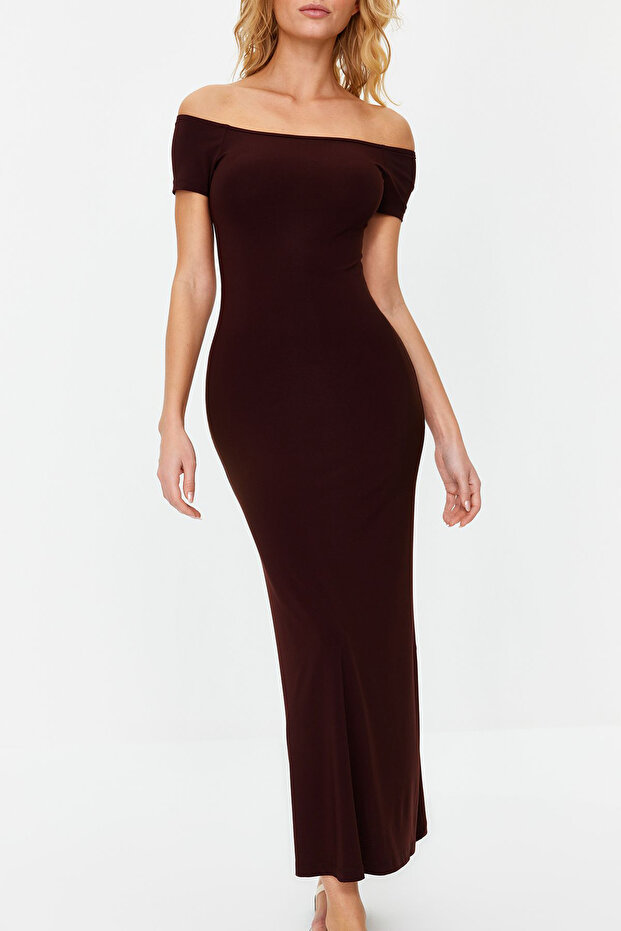 Kahverengi Carmen Yaka Fitted/Vücuda Oturan Esnek Örme Maxi Kalem Elbise TWOSS24EL00096 - 4