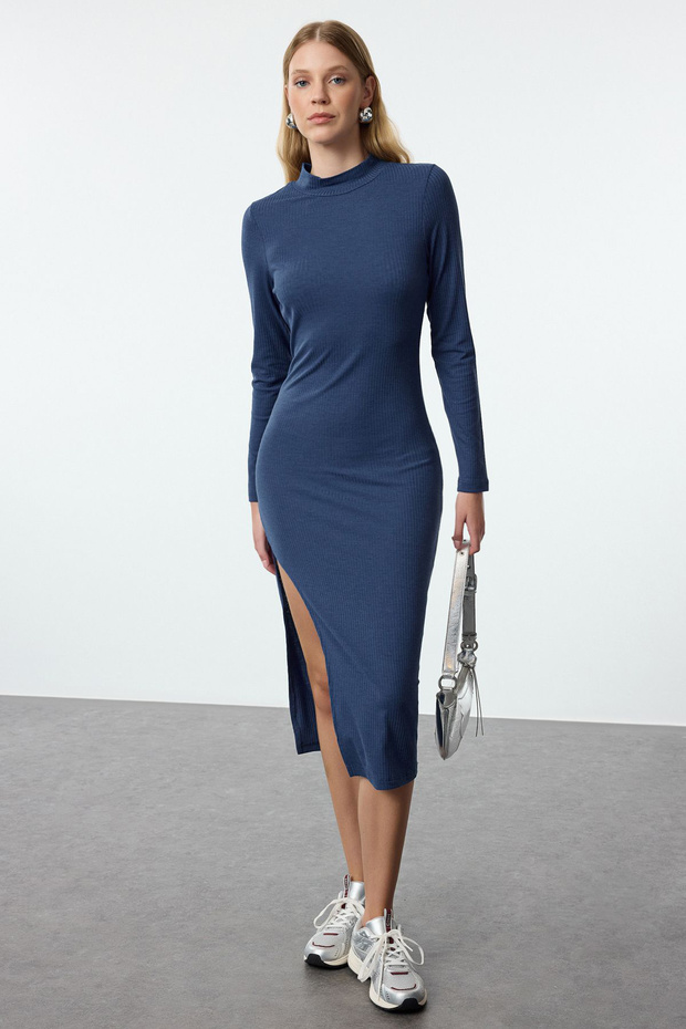 Indigo Fitilli Derin Yırtmaç Detaylı Fitted/Vücuda Oturan Midi Esnek Örme Elbise TWOAW24EL00174 - 1