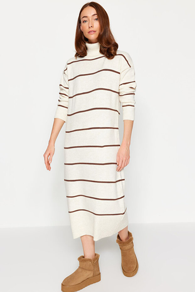 Sukienka maxi z szerokim wzorem i miękką fakturą z dzianiny Stone TWOAW24EL00056 - 3