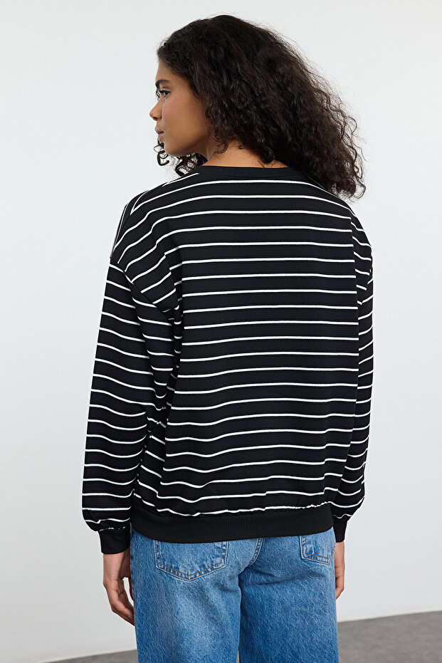Siyah 2 İplik Bisiklet Yaka Çizgili Regular Örme Sweatshirt TWOAW25SW00324 - 8