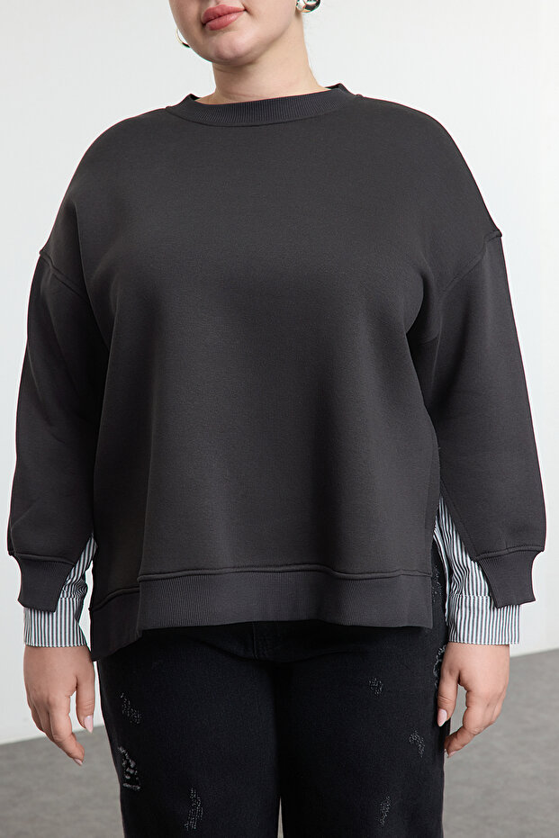 Antrasit Oversize Fit Alttan Gömlek Çıkma Görünümlü Örme Büyük Beden Sweatshirt TBBAW25AO00000 - 7