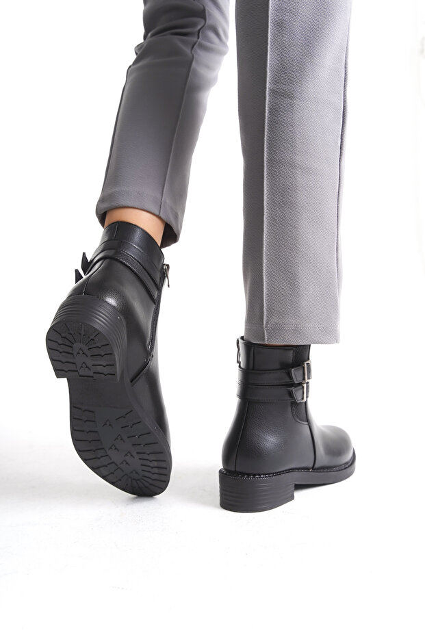 Alçak Taban Yandan Lastik ve Fermuarlı Çift Toka Detaylı Kadın Siyah Bot Bootie - 4