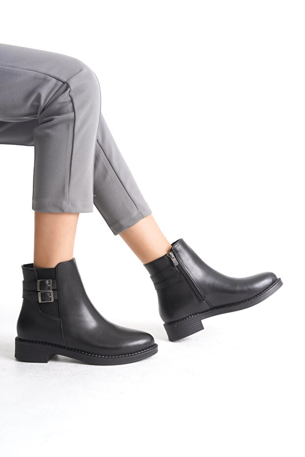 Alçak Taban Yandan Lastik ve Fermuarlı Çift Toka Detaylı Kadın Siyah Bot Bootie - 2