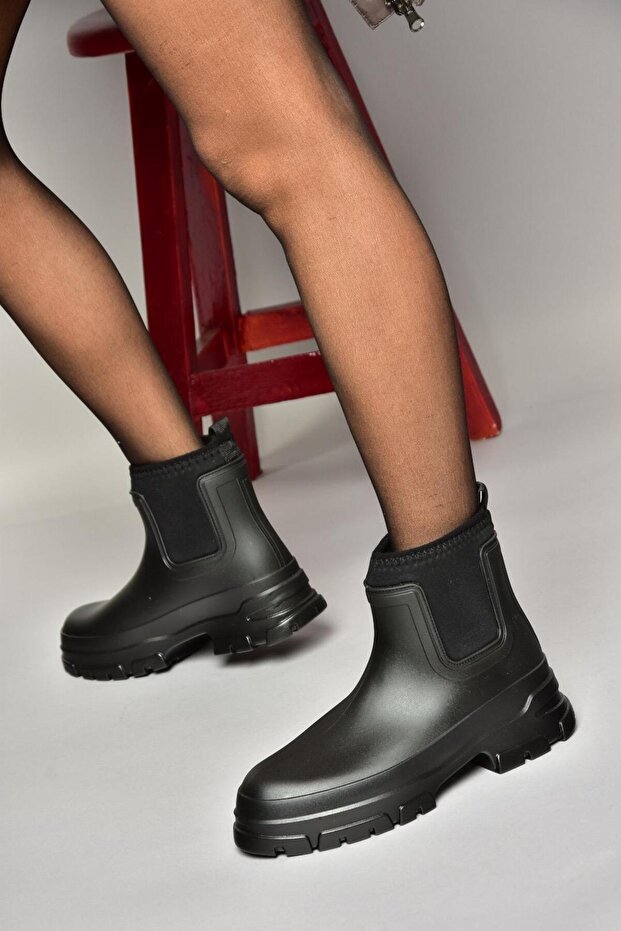 T858685409 Siyah Kalın Tabanlı Yağmur Botu - 4