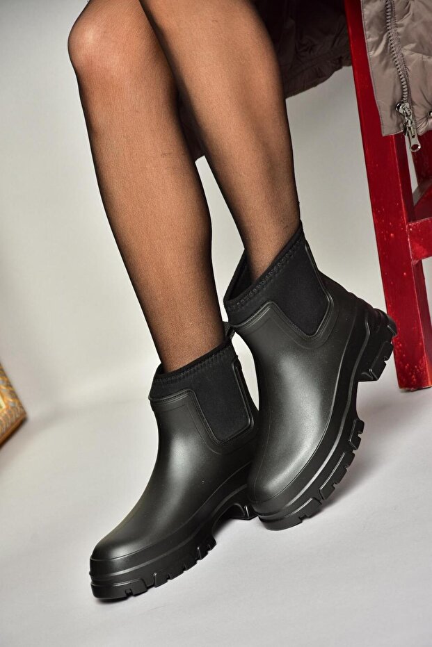 T858685409 Siyah Kalın Tabanlı Yağmur Botu - 5