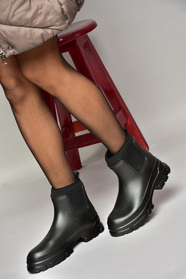 T858685409 Siyah Kalın Tabanlı Yağmur Botu - 3