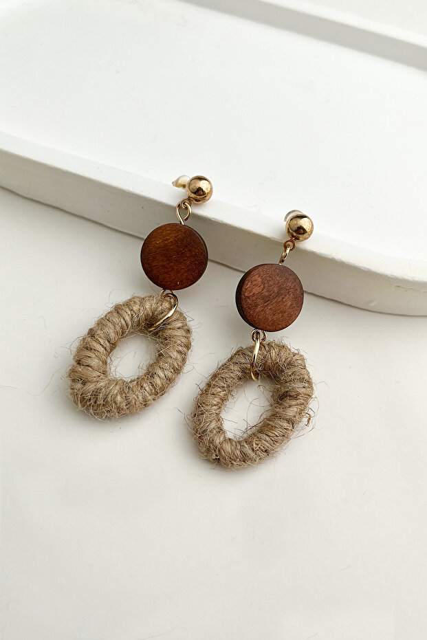 أقراط قش متدلية بيضاوية اللون باللون البني (5 سم) - 1