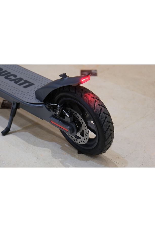PRO-I EVO ELEKTRİKLİ SCOOTER - 7