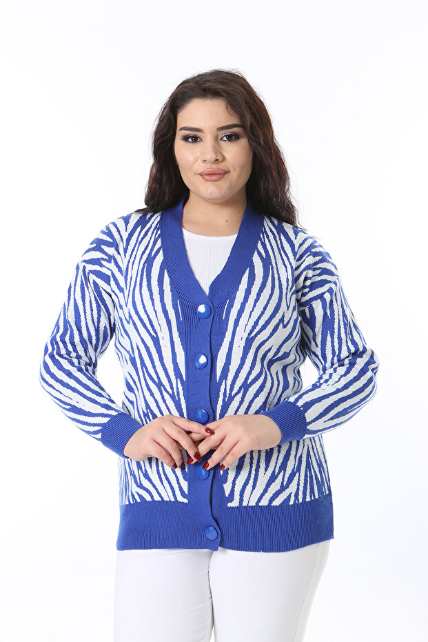 سترة نسائية كبيرة الحجم بأزرار أمامية من Saks 65N38566