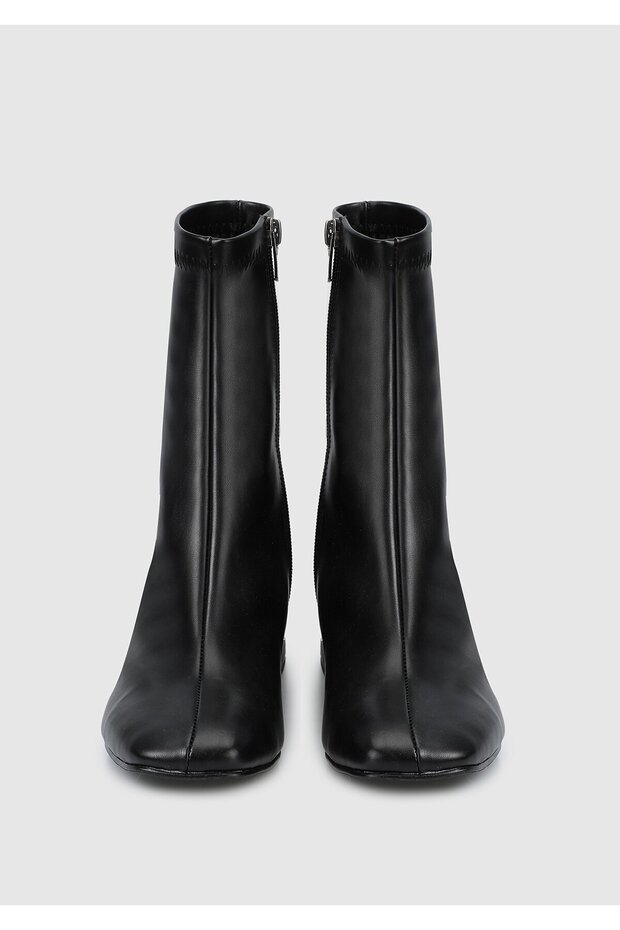 Siyah Kadın Bot - 3