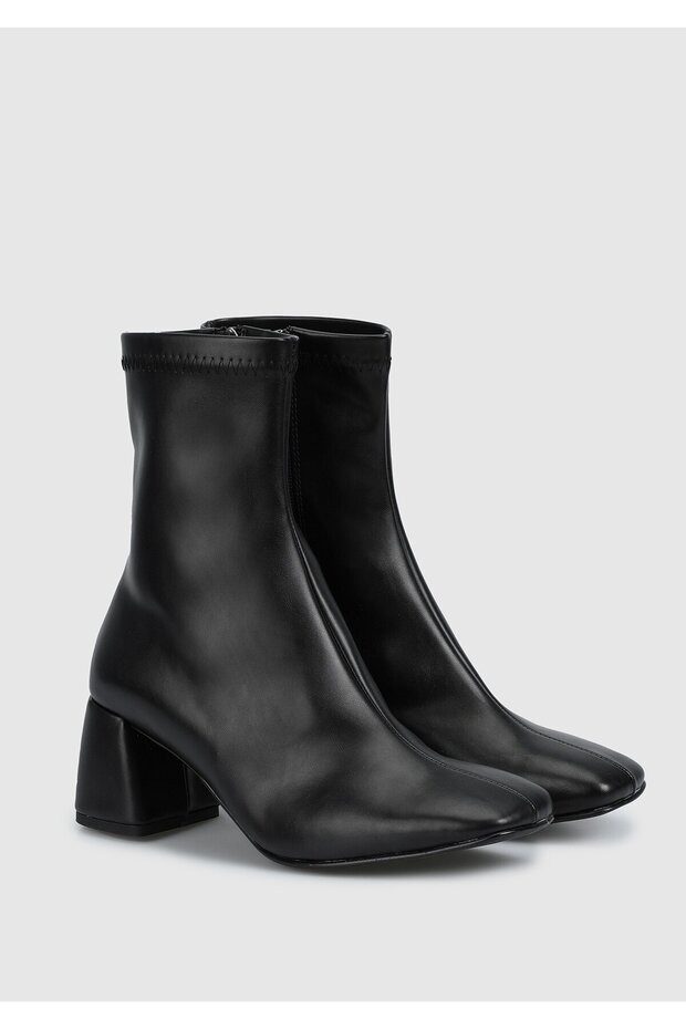 Siyah Kadın Bot - 2