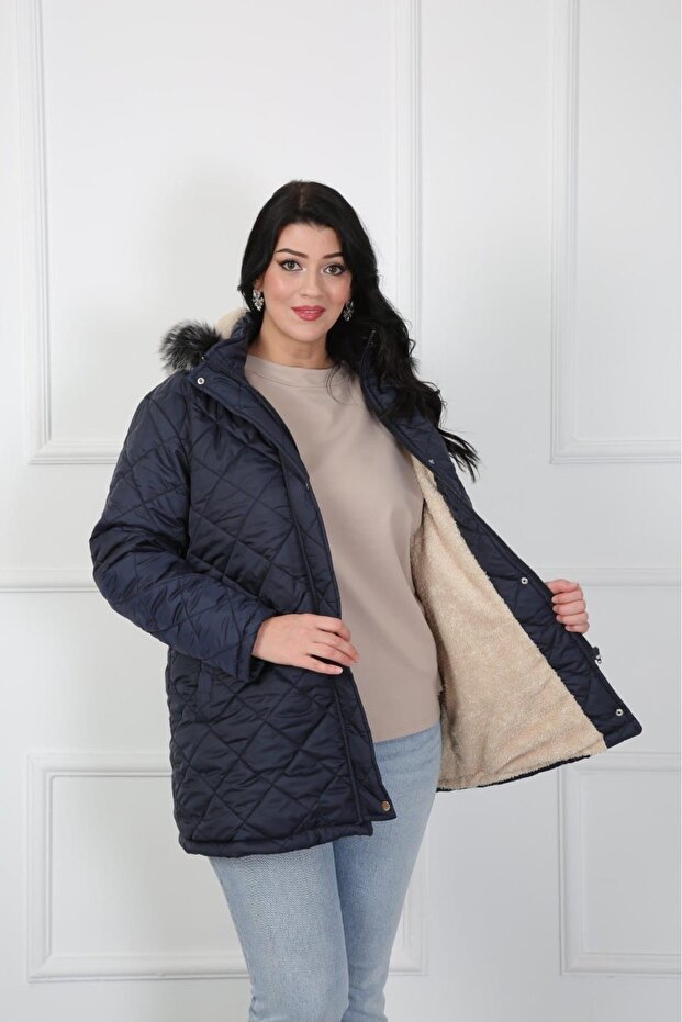 Női sötétkék gyémánt mintás felfújható steppelt nagy méretű kabát - 2