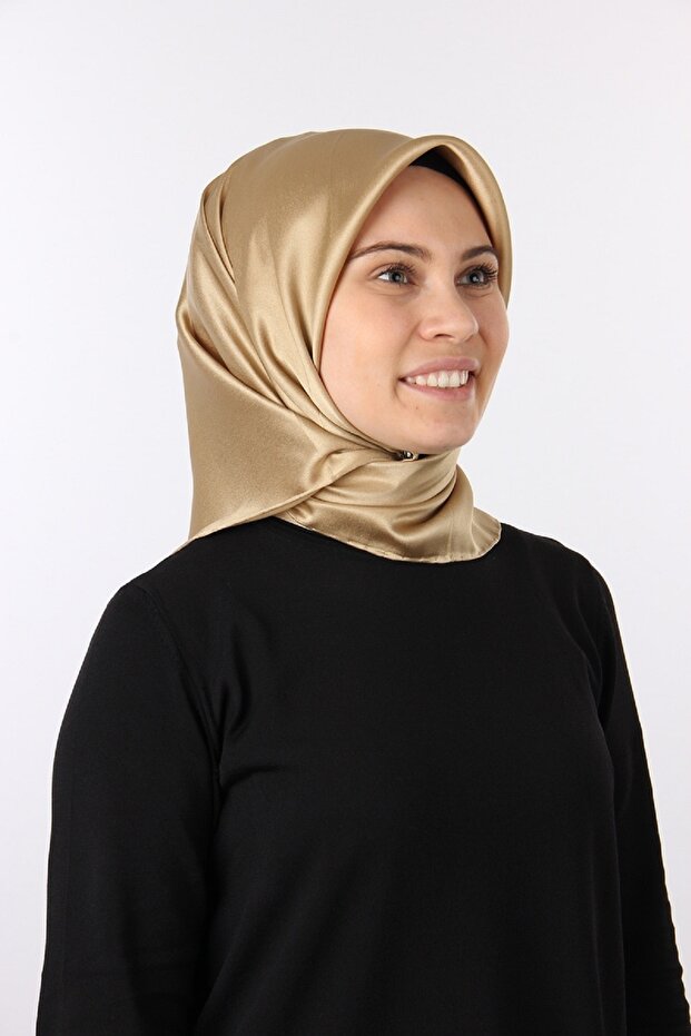 364 وشاح حريري عادي من Aker7747758
