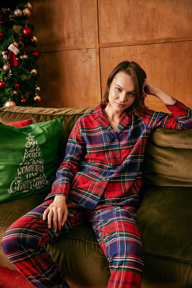 Fall in Love Christmas Themed Pajama Set Checkered Flannel Long Sleeve Top Flexible Waist Long Bottom V4015Az