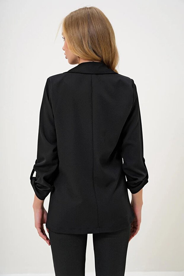 Schwarze Blazerjacke mit Stoffärmeln - 4